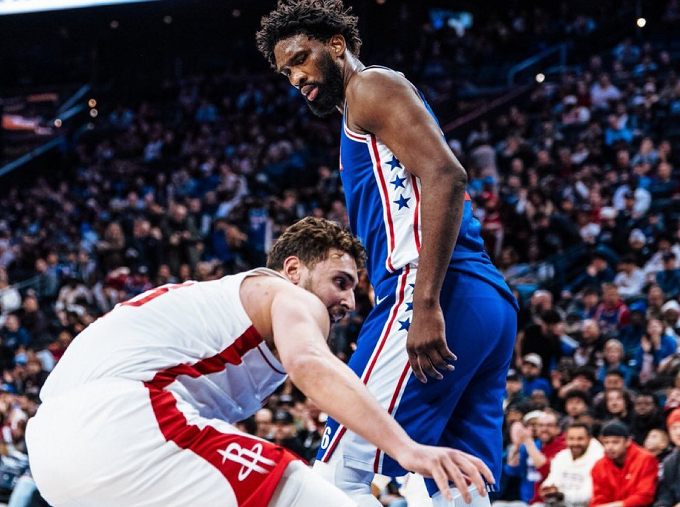 世界杯官方平台-库里轰38+8记三分仍无缘今日最佳！对不起，你碰到暴走的大帝了